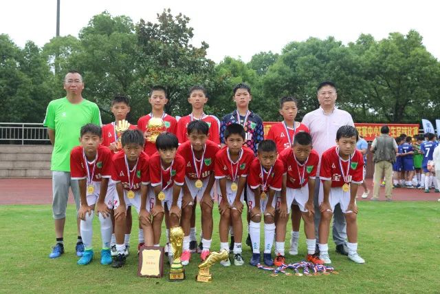 天上炸弹与街头征召：乌克兰被双重挤压的24小时