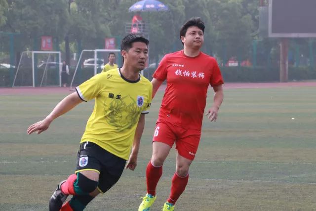 巴斯兄弟入股教士 湖人股权纷争未平