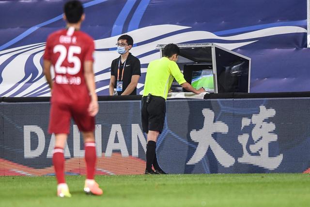 湖人股权风波进入终局：巴斯家族分裂再起