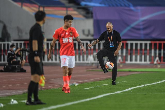 C罗替补破门助利雅得胜利4-0领跑积分榜